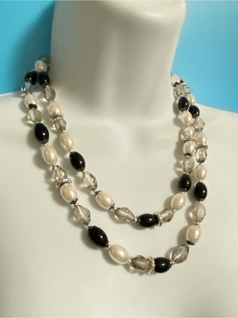BILL BLASS Beaded Necklace Black & White Beads - Picture 10 of 10